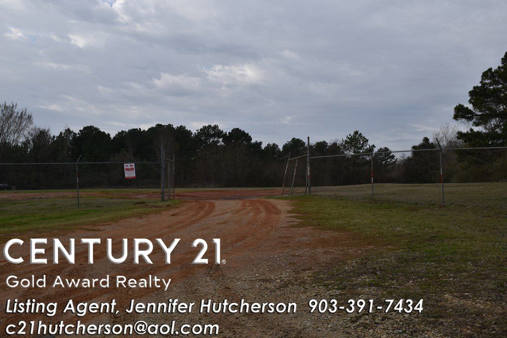 2233 W Point Tap Rd, Palestine, TX 75803